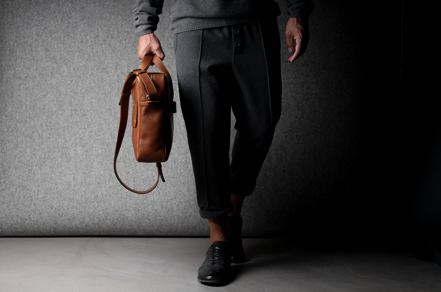 Long-distance travel briefcase. Classic model