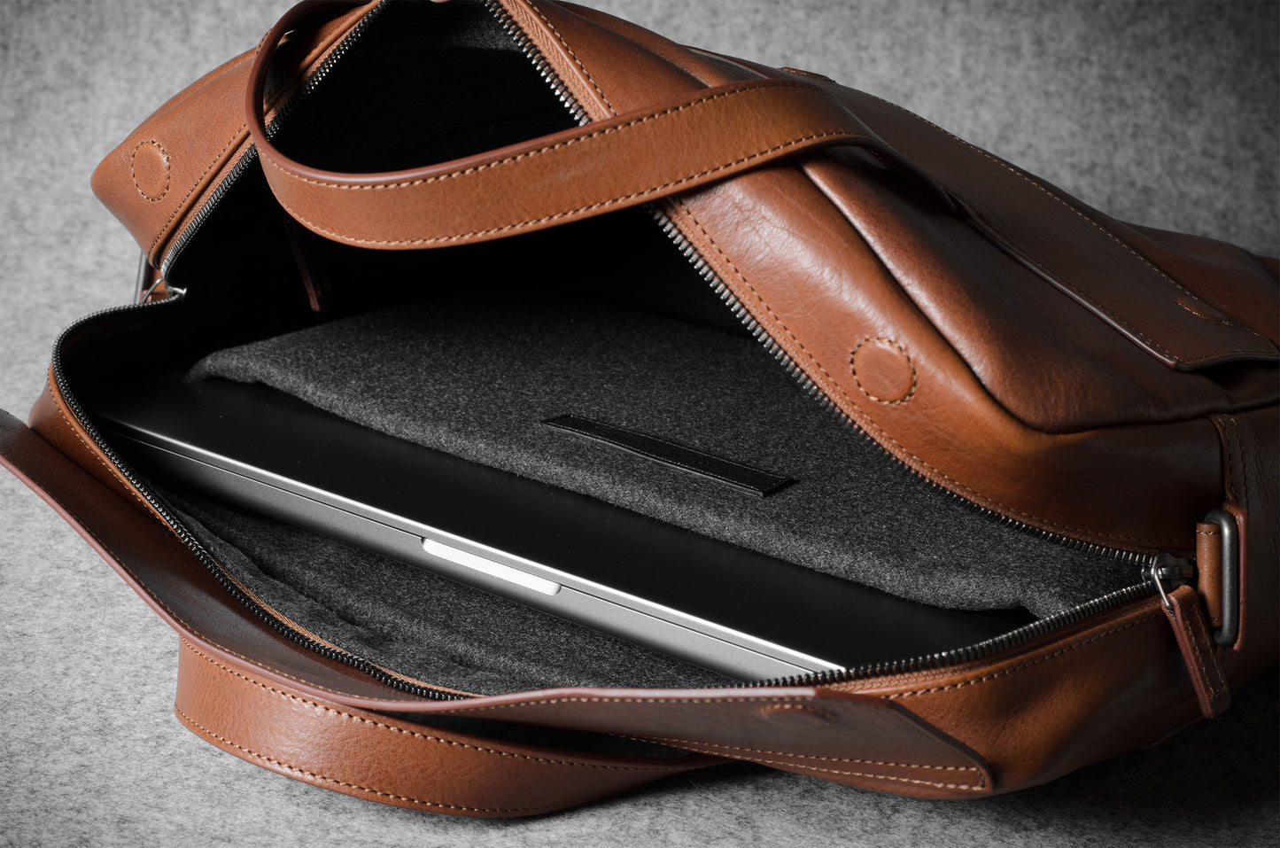 Long-distance travel briefcase. Classic model